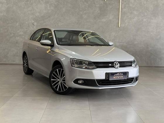 VOLKSWAGEN JETTA 2.0 TSI HIGHLINE 211CV GASOLINA 4P TIPTRONIC VOLKSWAGEN JETTA 2.0 TSI HIGHLINE 211CV GASOLINA 4P TIPTRONIC
